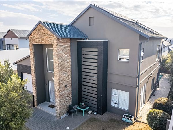 4 Bedroom House 4 Bedroom House