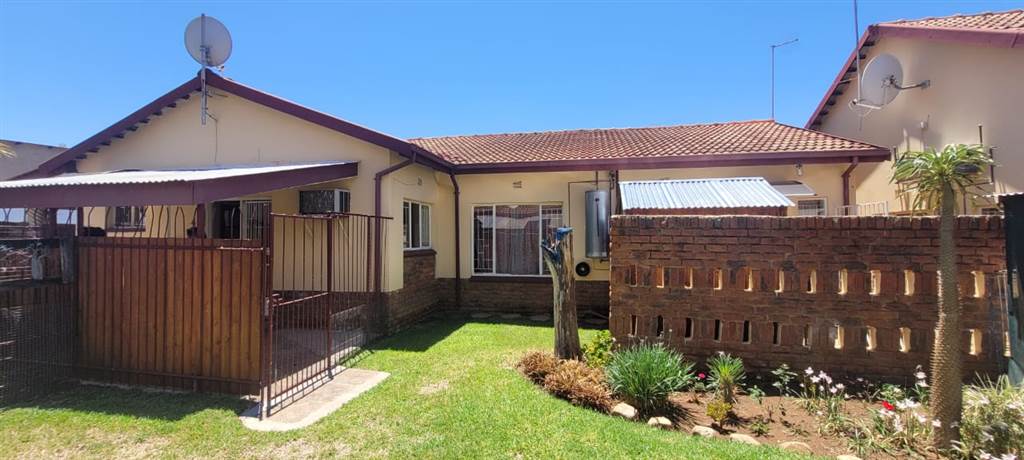 2 Bed Townhouse in Bela-Bela (Warmbaths) photo number 1