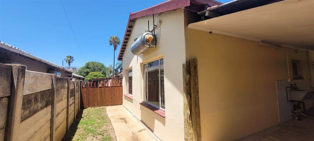 2 Bed Townhouse in Bela-Bela (Warmbaths) photo number 2