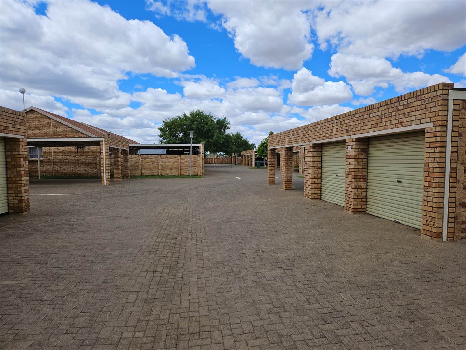 3 Bed Townhouse in Quaggafontein photo number 10