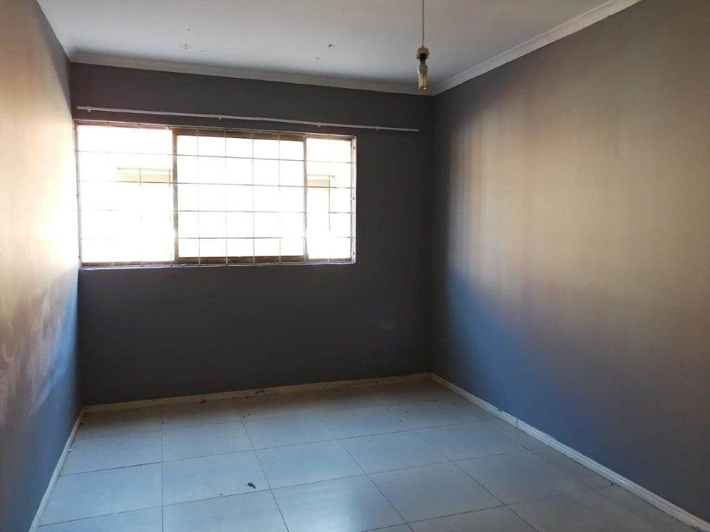 1 Bed Apartment to rent in Mitchells Plain Central RR2739777