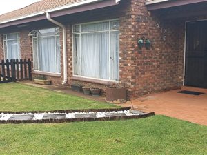 3 Bed House in Falcon Ridge