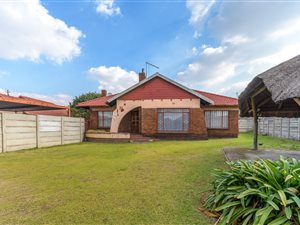 13 Bed House in Cruywagenpark