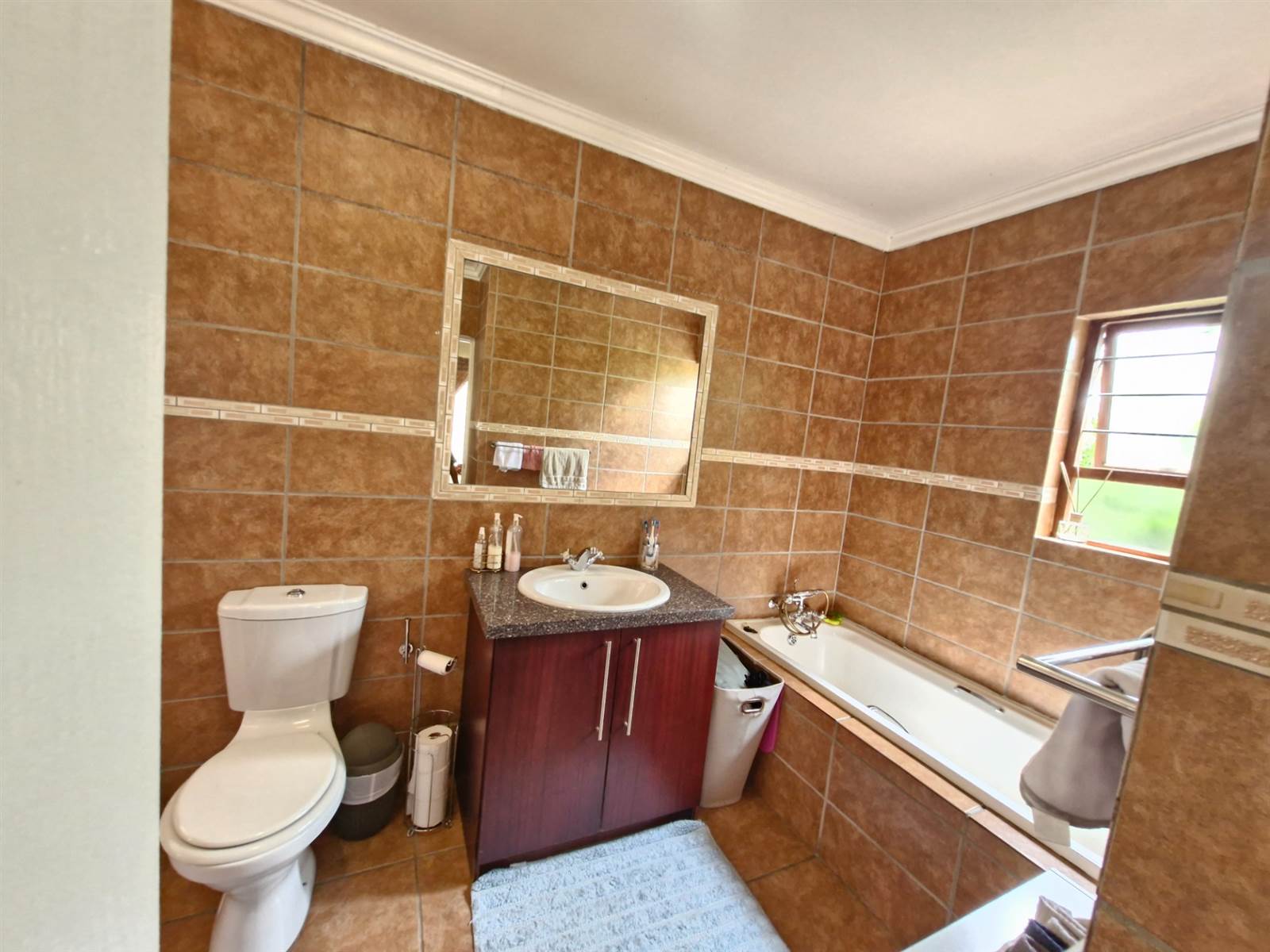 3 Bed House in Craigavon photo number 8