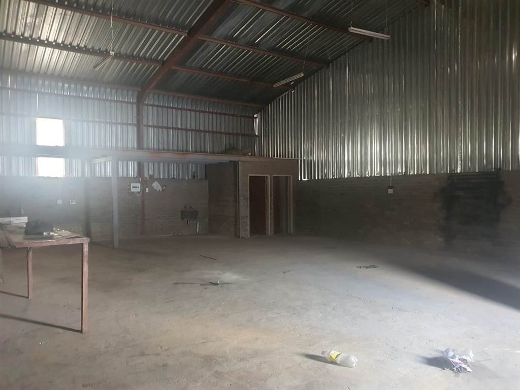 150  m² Industrial space in Clayville East photo number 6