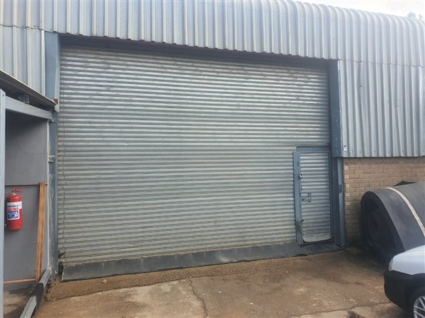 150  m² Industrial space in Clayville East