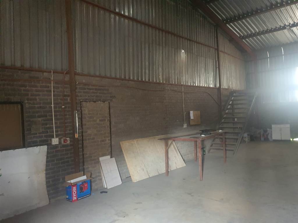 150  m² Industrial space in Clayville East photo number 4
