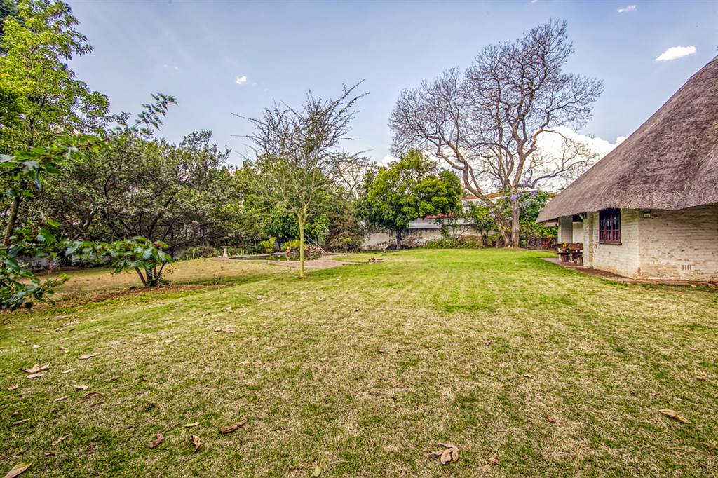 4015 m² Land available in Douglasdale photo number 1