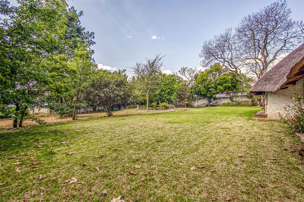 4015 m² Land available in Douglasdale photo number 2