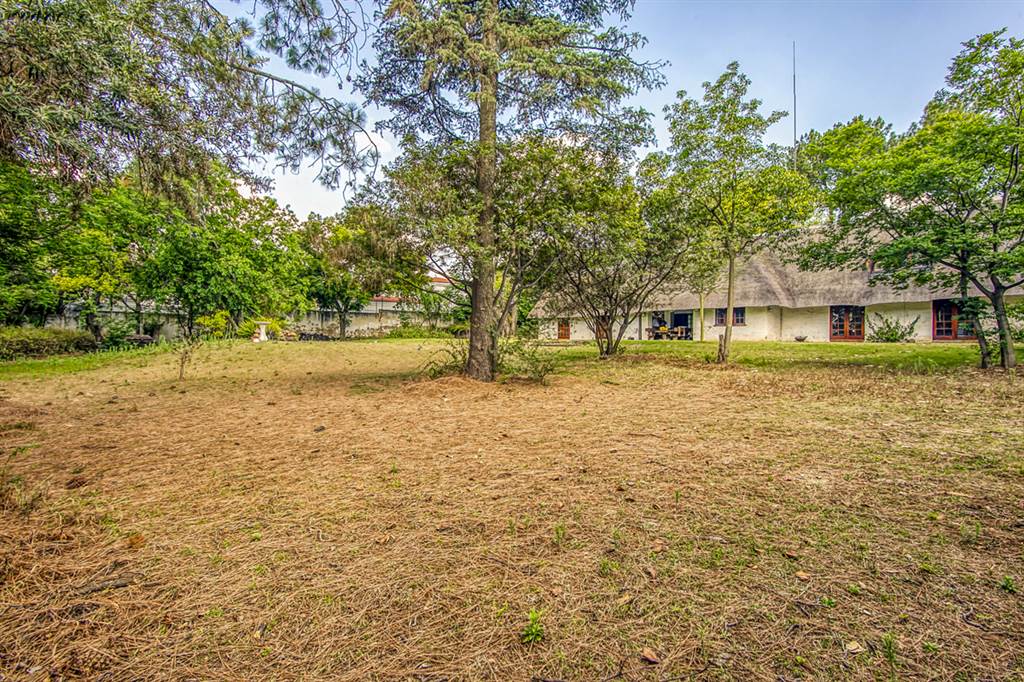 4015 m² Land available in Douglasdale photo number 3