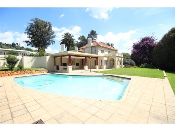 5 Bed House in Oaklands
