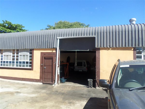 1 100  m² Commercial space