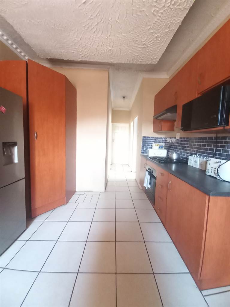 3 Bed House in Roodekop photo number 9