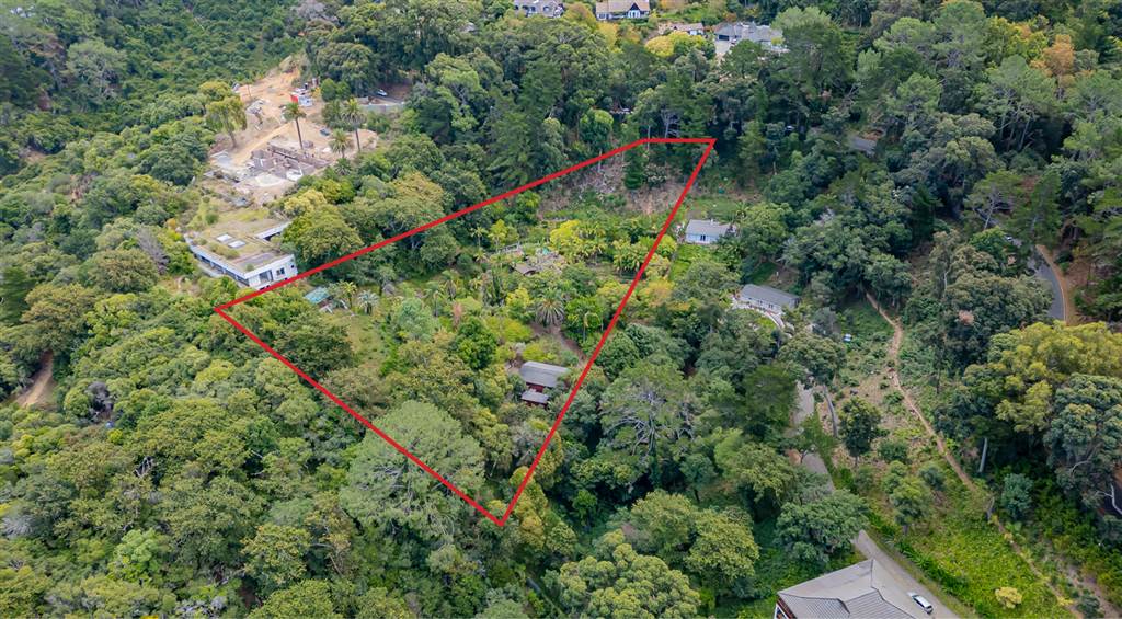 8000 m² Land available in Constantia photo number 1