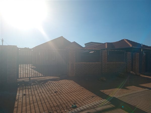 2 Bedroom House 2 Bedroom House