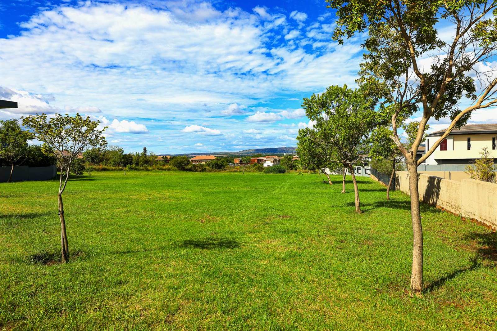 1337 m² Land available in Lombardy Estate photo number 1