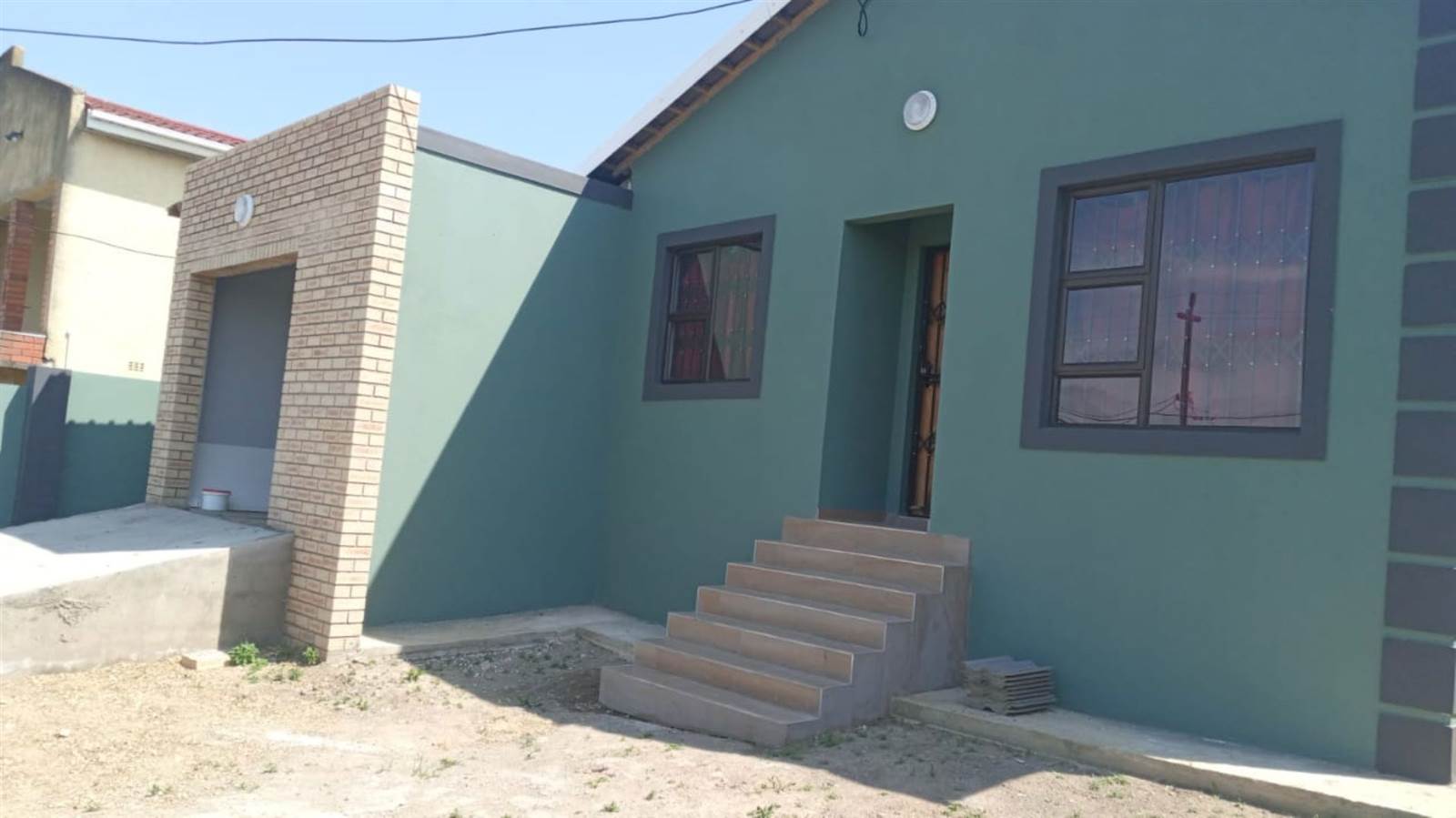 3 Bed House in Southernwood photo number 2