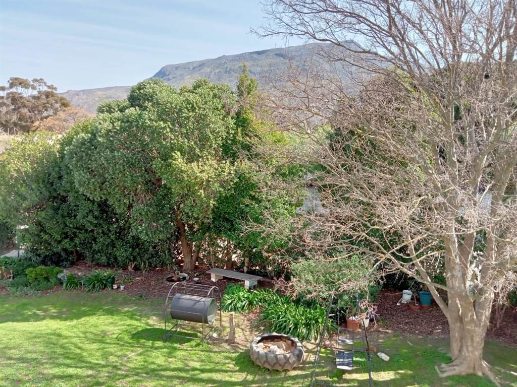 2 Bed Apartment in Villiersdorp photo number 17