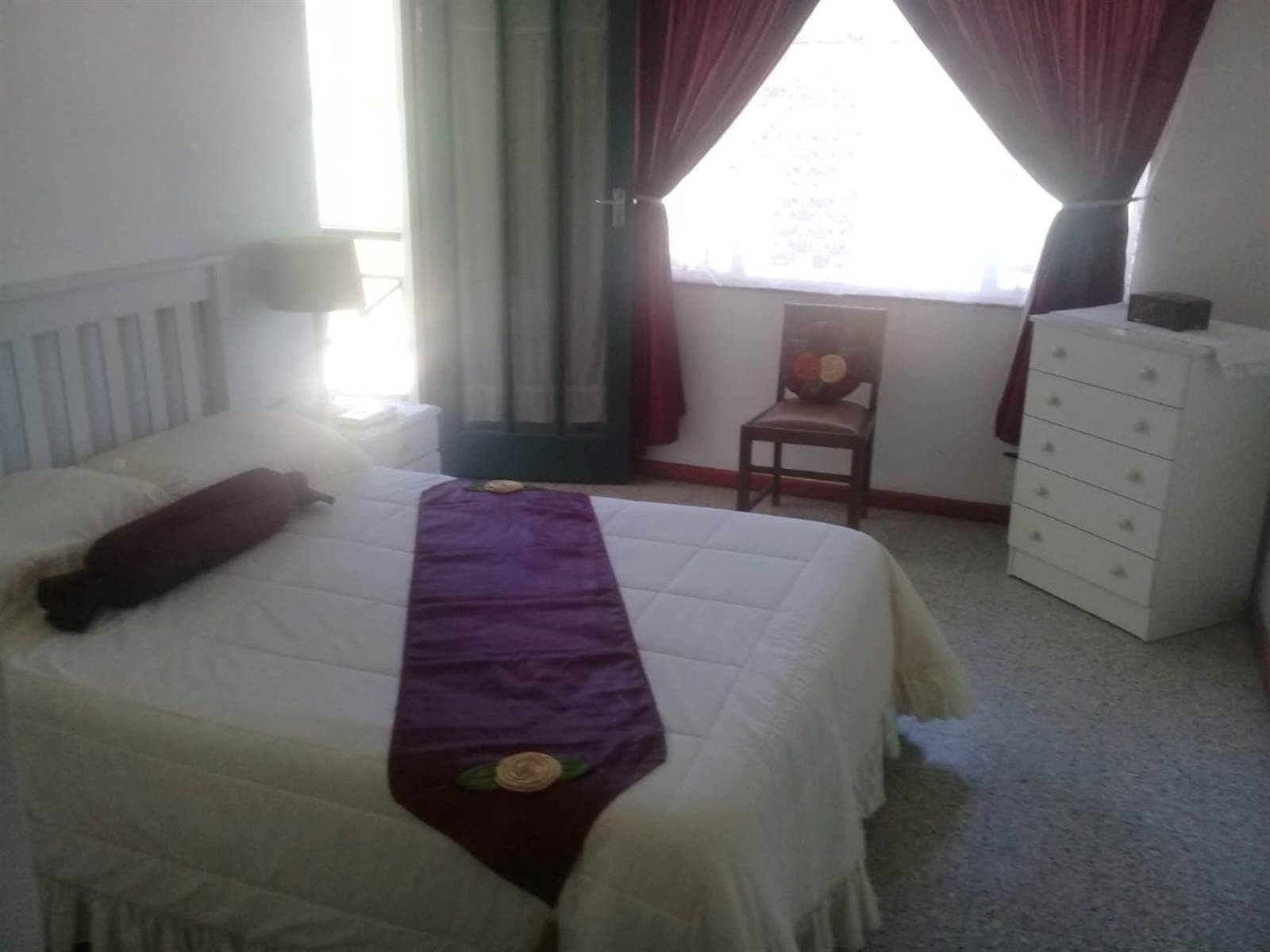 2 Bed Apartment in Villiersdorp photo number 13