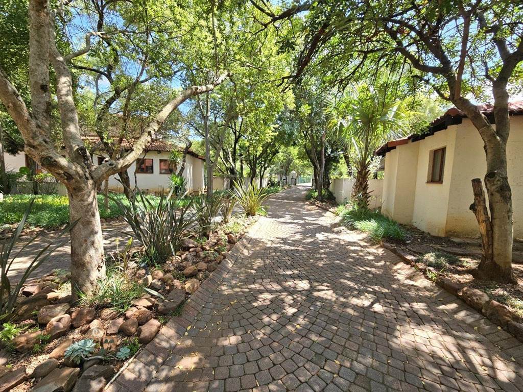 3 Bed Townhouse in Hartbeespoort Dam photo number 30