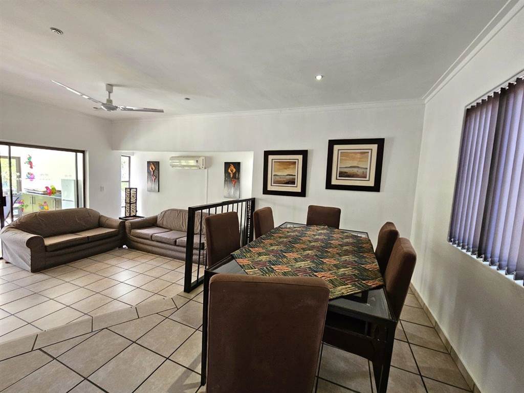 3 Bed Townhouse in Hartbeespoort Dam photo number 11