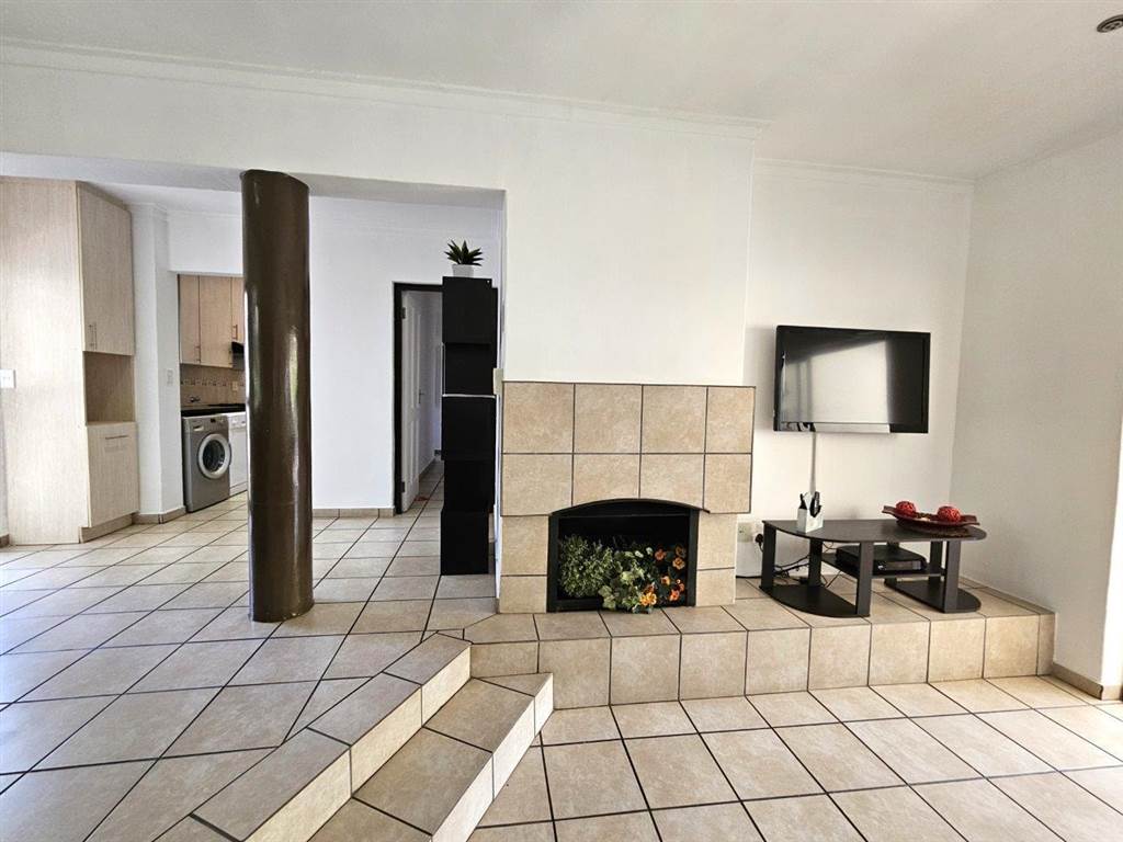 3 Bed Townhouse in Hartbeespoort Dam photo number 12