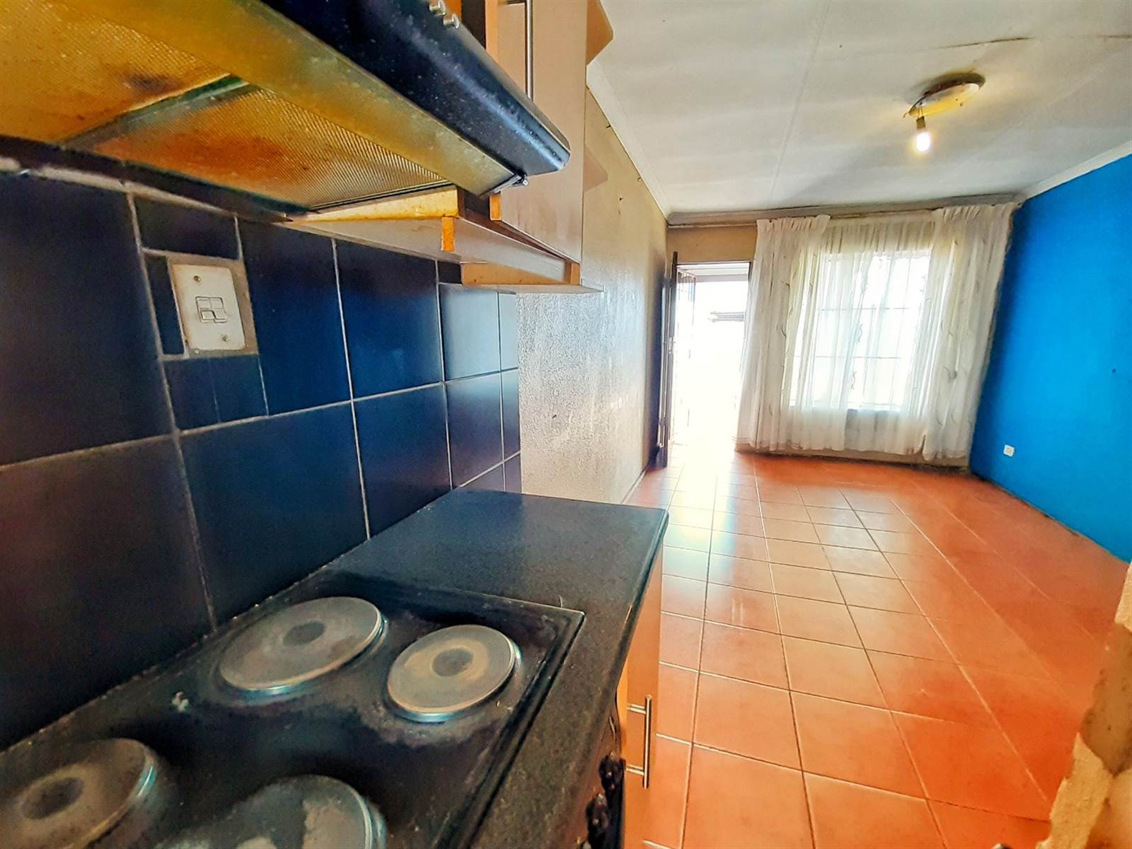 2 Bed Townhouse in Protea Glen photo number 6