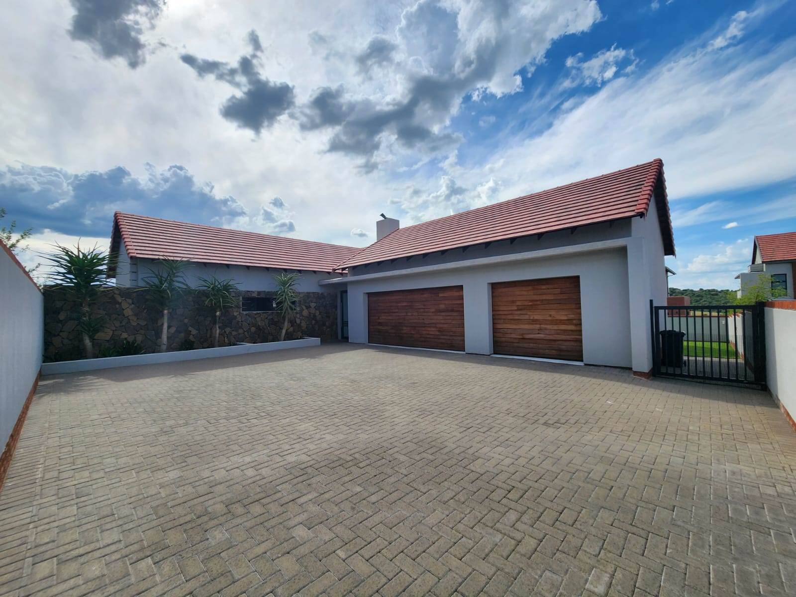 5 Bed House in Wild Olive Estate photo number 2