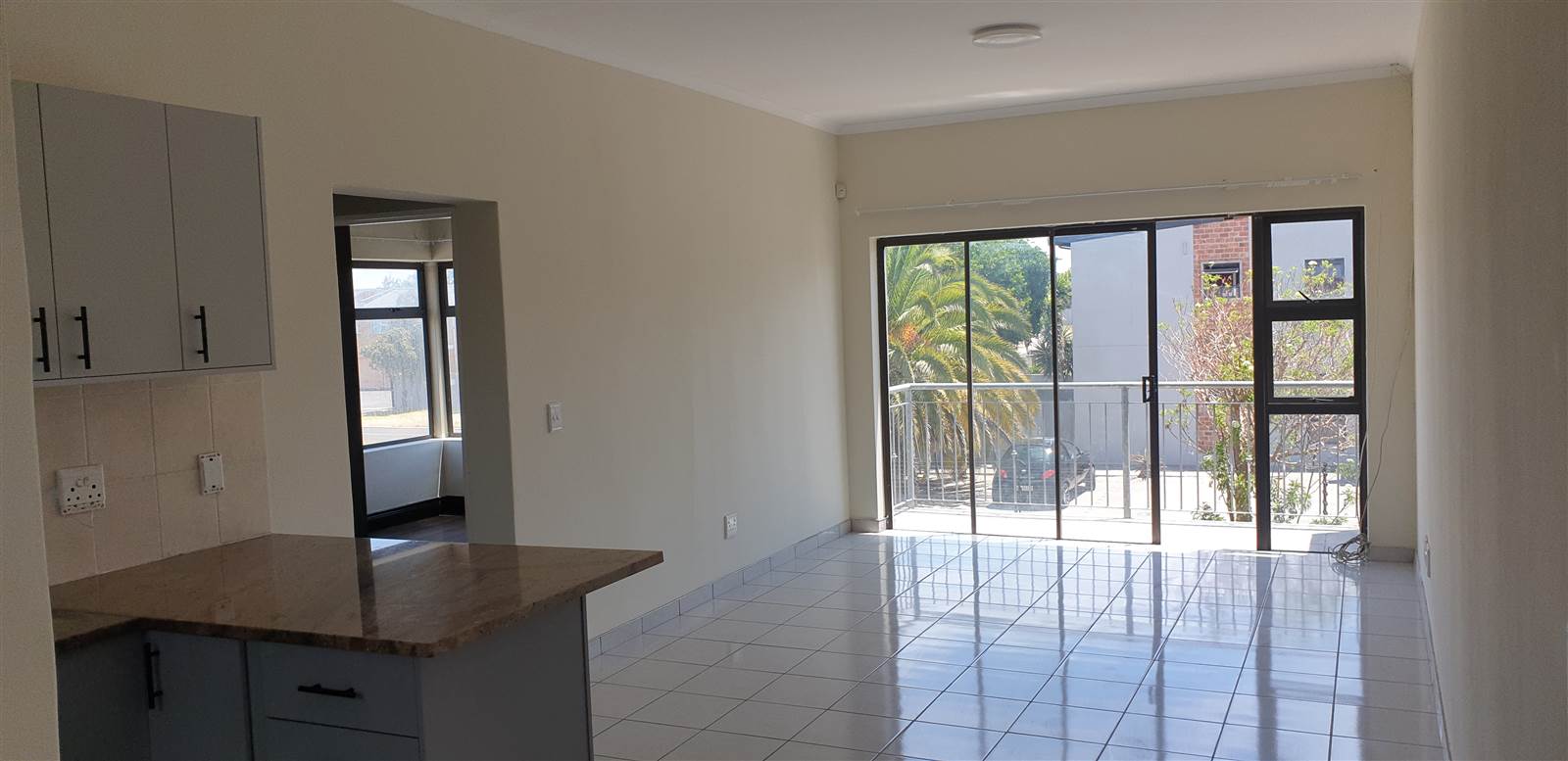 2 Bed Apartment in Tableview photo number 8
