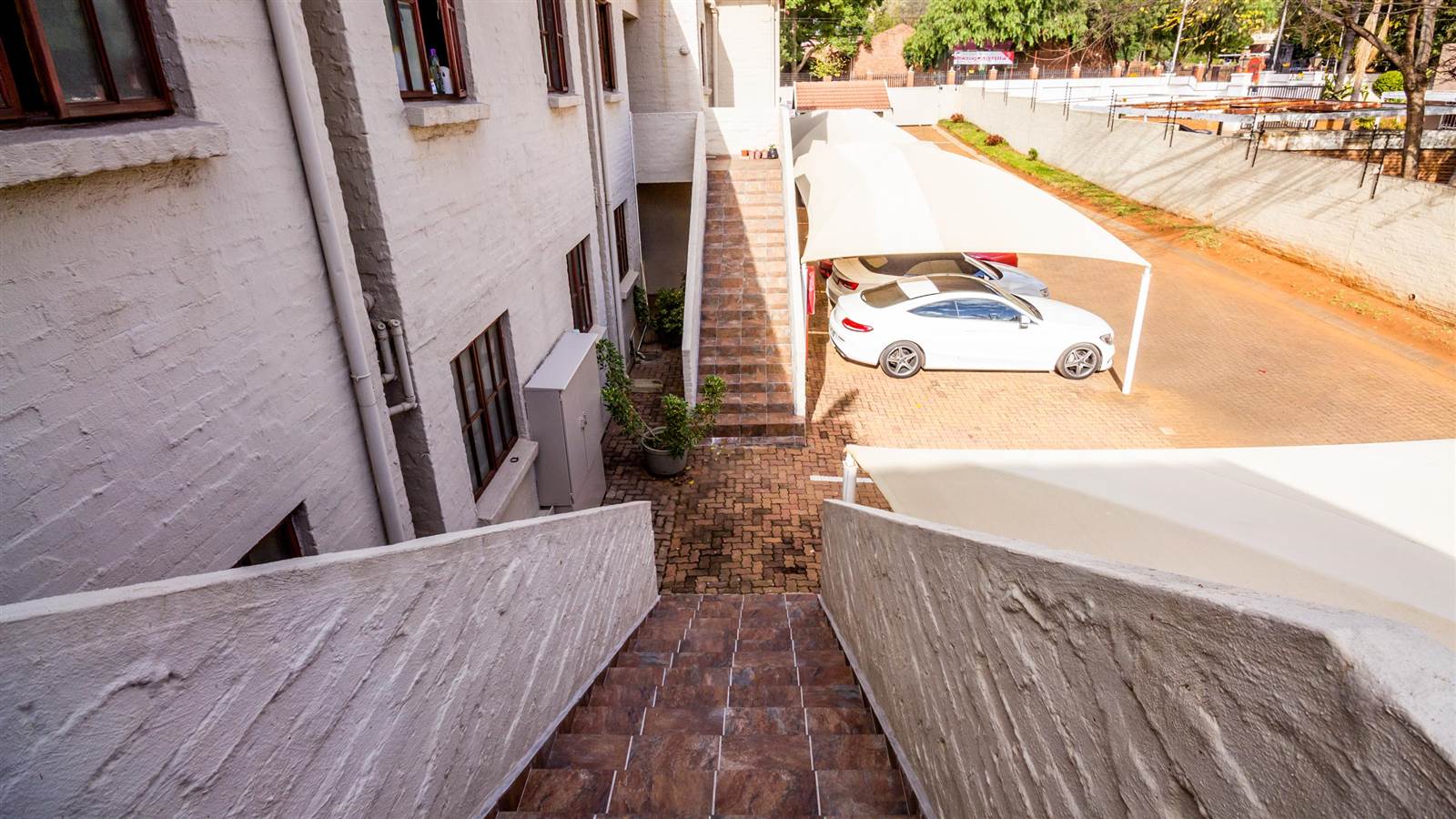 1 Bed Apartment in Saxonwold photo number 15