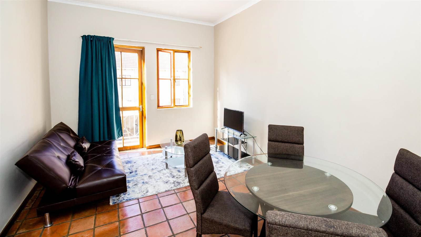 1 Bed Apartment in Saxonwold photo number 5