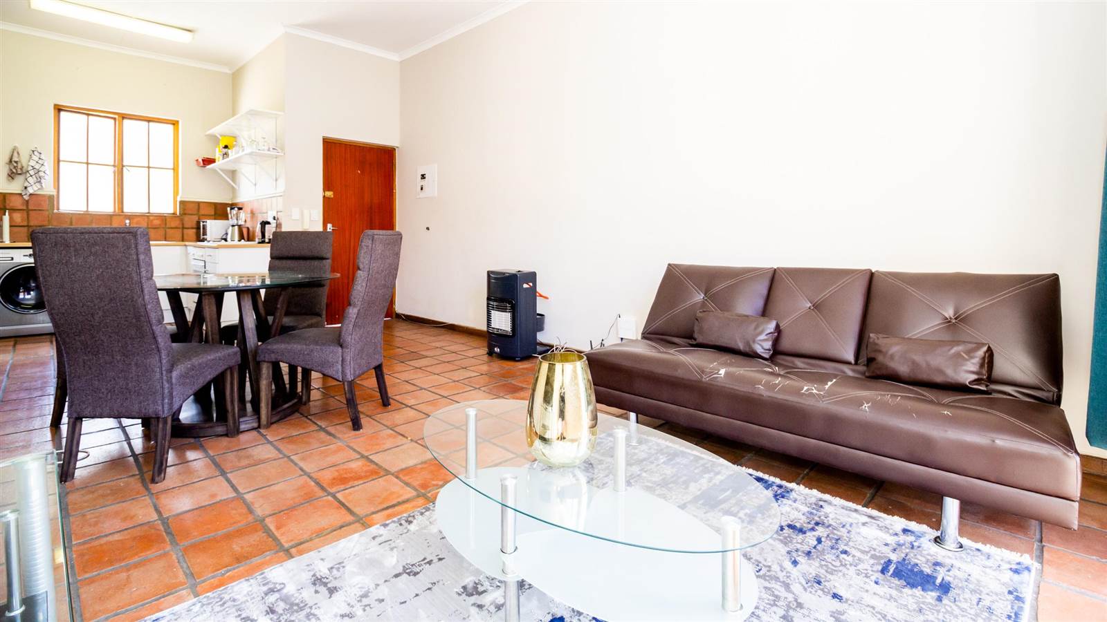 1 Bed Apartment in Saxonwold photo number 2