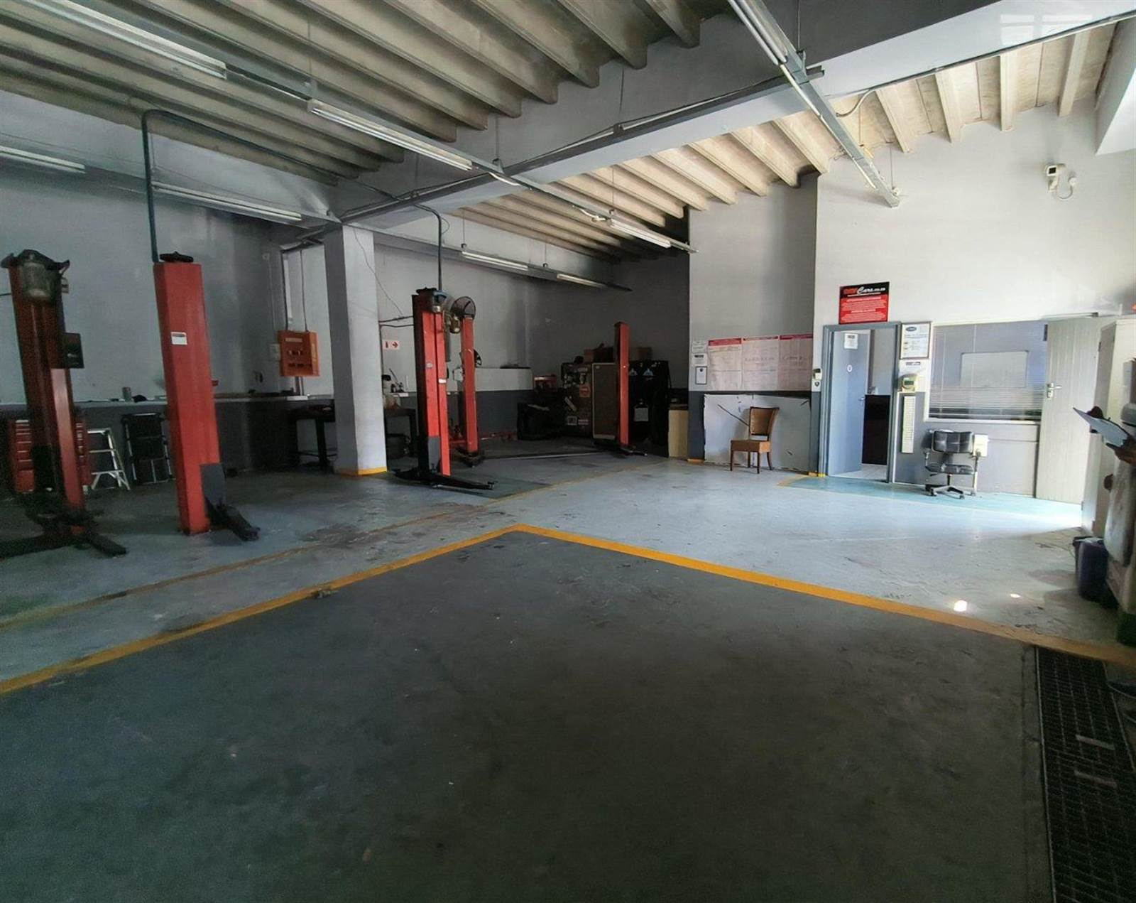 155  m² Industrial space in Pinetown Central photo number 1