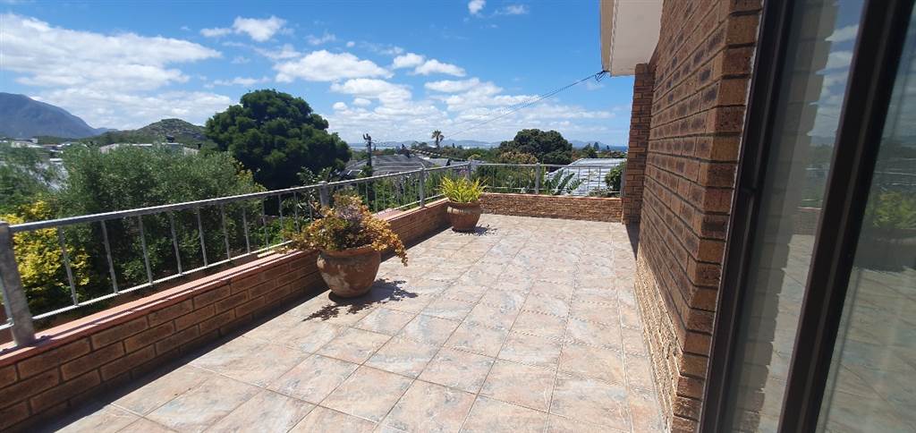 5 Bed House in Northcliff photo number 24