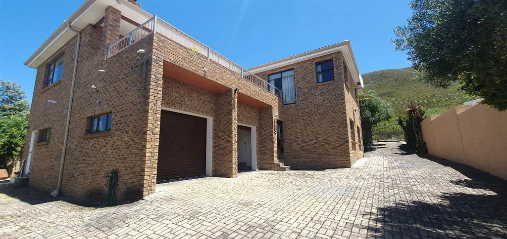 5 Bed House in Northcliff photo number 23