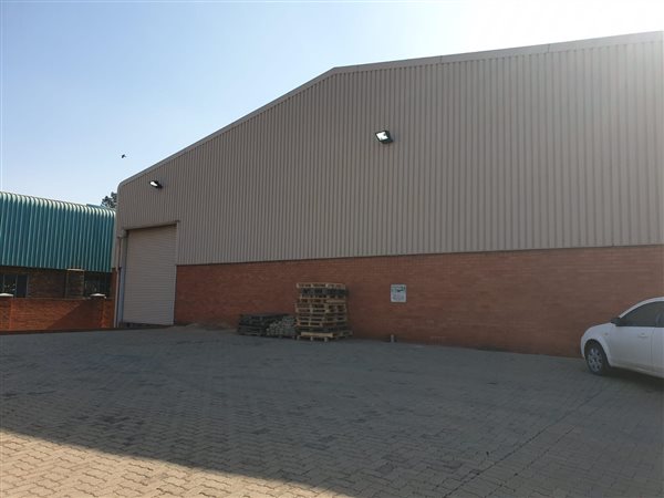 595  m² Industrial space