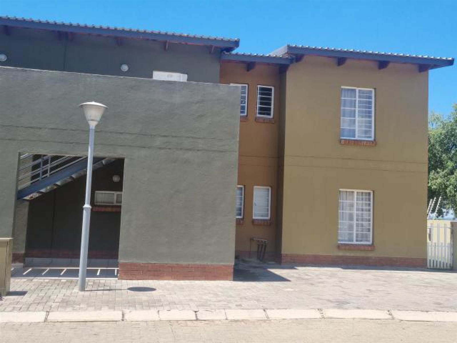 2 Bed Simplex in Waterval East photo number 4