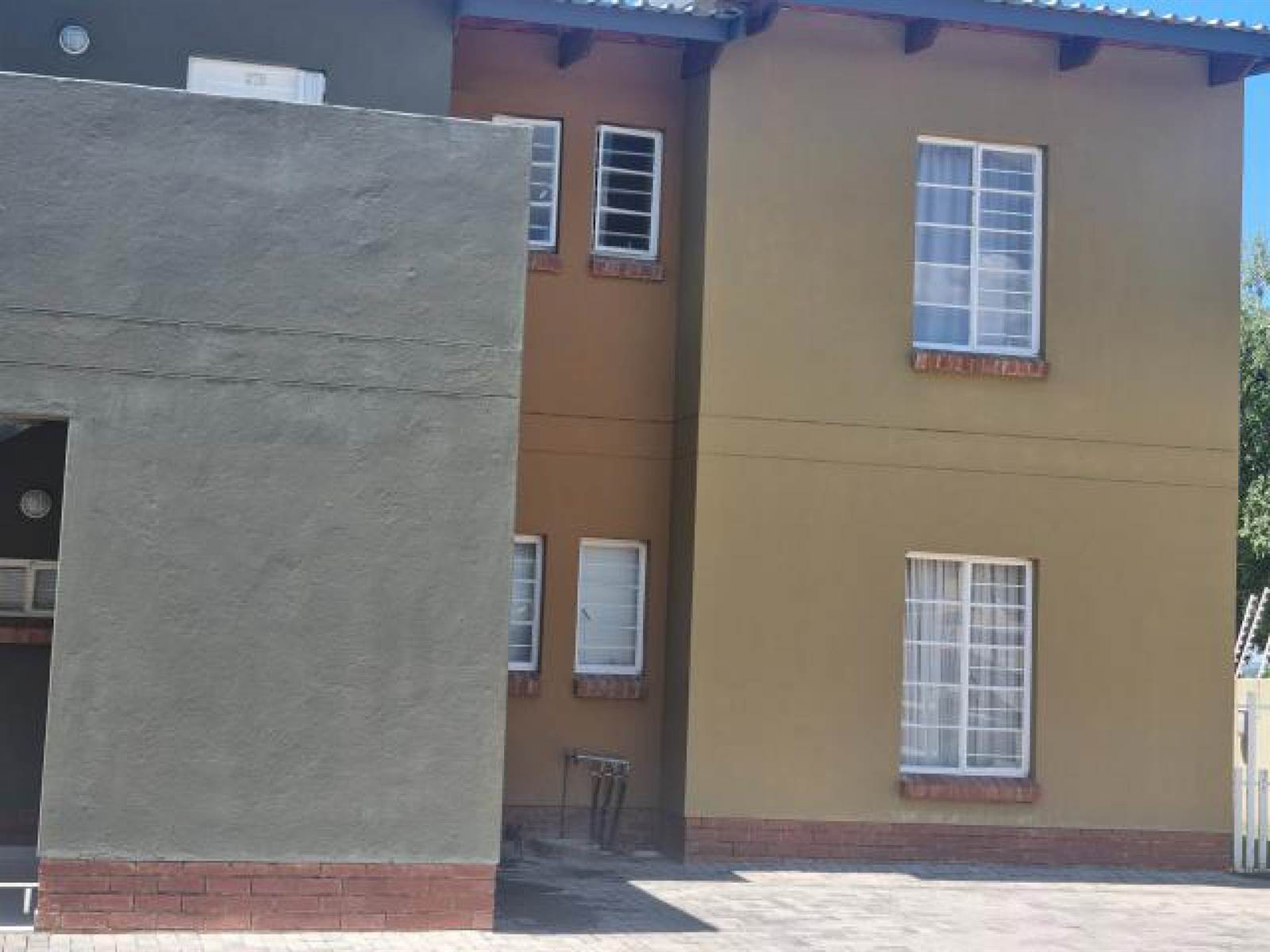 2 Bed Simplex in Waterval East photo number 5