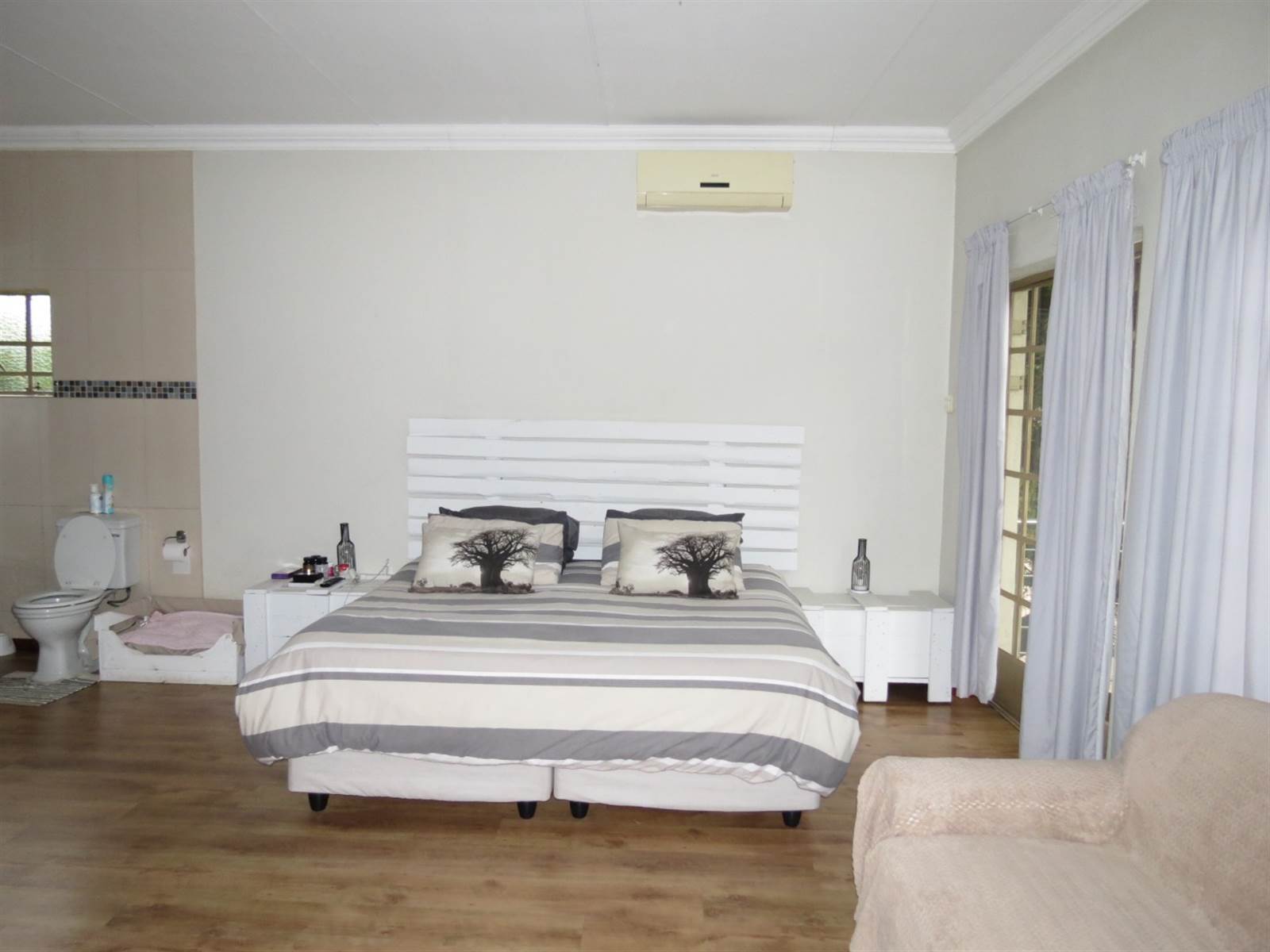 4 Bed House in Bronkhorstbaai photo number 8