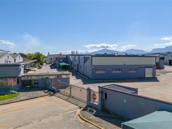 776 m² Industrial space 776 m² Industrial space