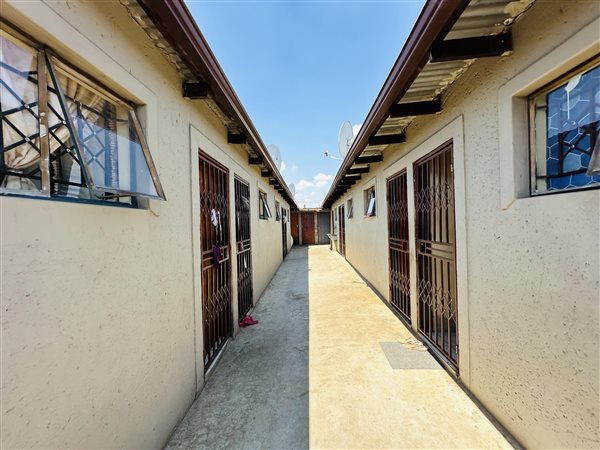 20 Bed House in Ivory Park