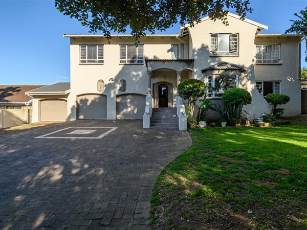 4 Bedroom House 4 Bedroom House