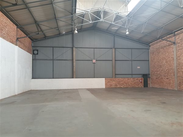 648  m² Industrial space
