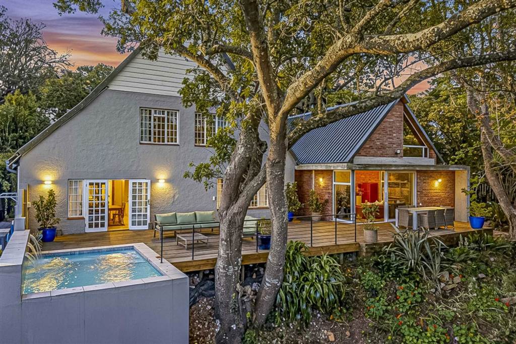 4 Bedroom House 4 Bedroom House