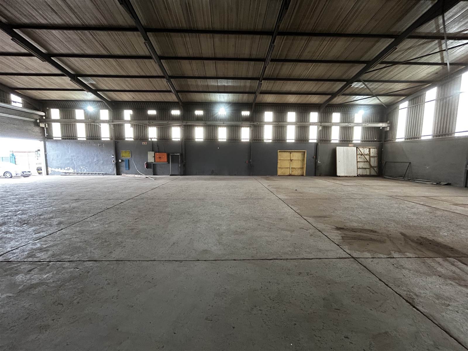 945  m² Industrial space in Clayville photo number 3