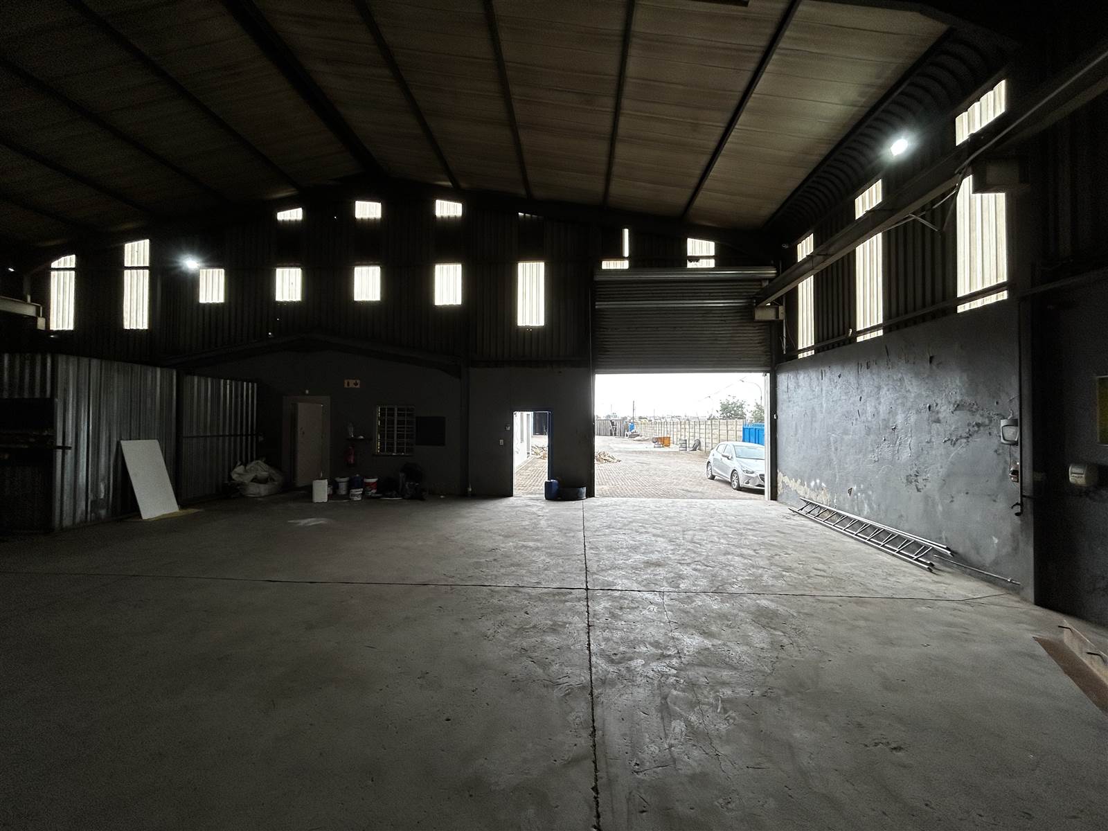 945  m² Industrial space in Clayville photo number 4