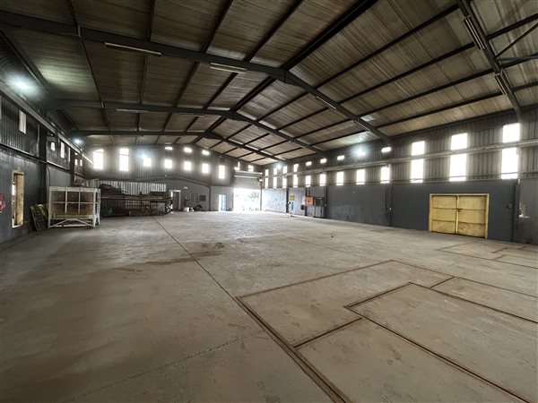 945  m² Industrial space in Clayville