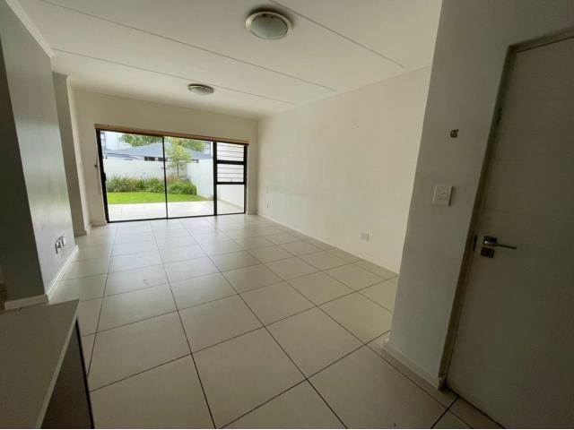 3 Bed Apartment in Greenstone Hill photo number 4