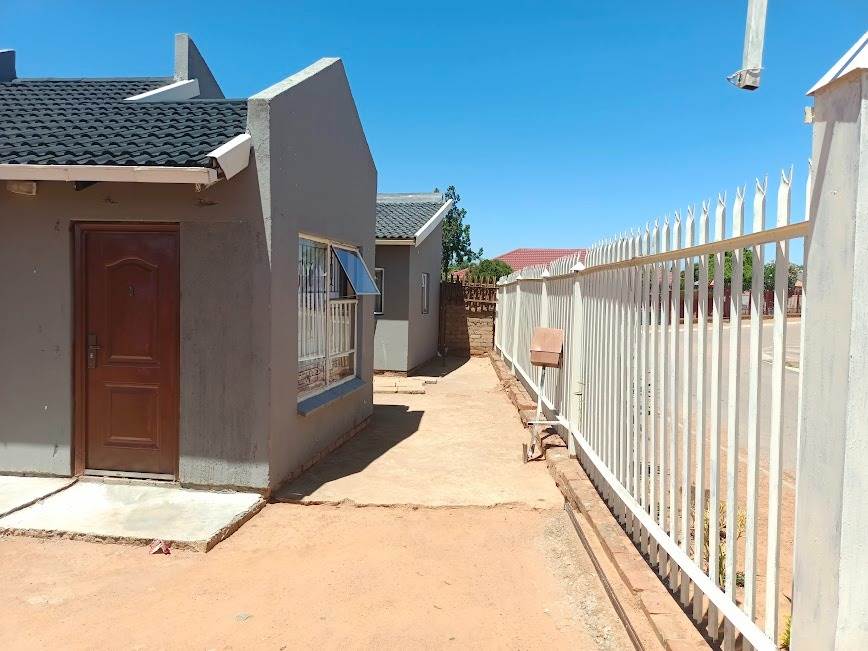 5 Bed House in Soshanguve photo number 4