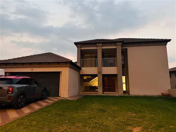 5 Bedroom House 5 Bedroom House